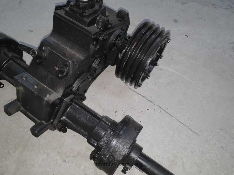 Редуктор мототрактора, кріплення чулків на 6 болтів купити.